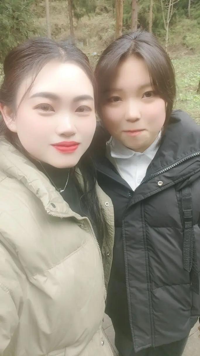 777788888管家婆免费和养3弟妹女生遭堵门与二十岁女孩养三个弟妹轻生